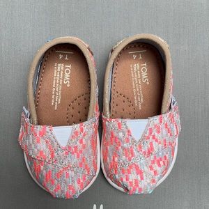 Toms infant girl shoes, size 4